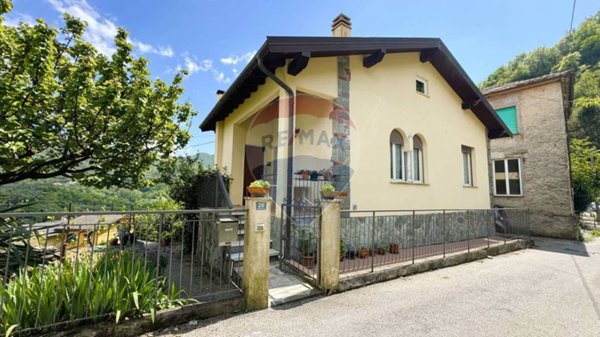 casa indipendente in vendita ad Uscio in zona Terrile
