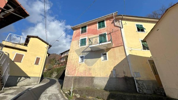 casa indipendente in vendita ad Uscio