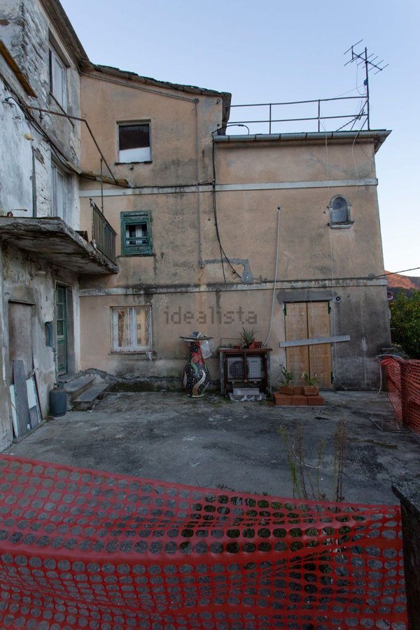 casa indipendente in vendita ad Uscio