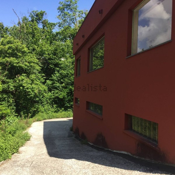 locale commerciale in vendita ad Uscio