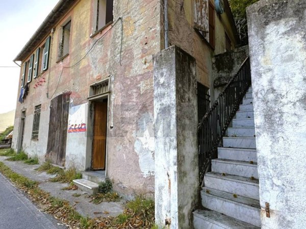 casa indipendente in vendita ad Uscio