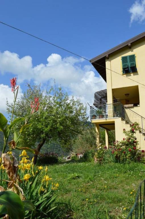 casa indipendente in vendita ad Uscio in zona Terrile