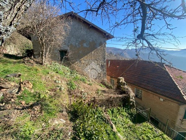 casa indipendente in vendita a Valbrevenna