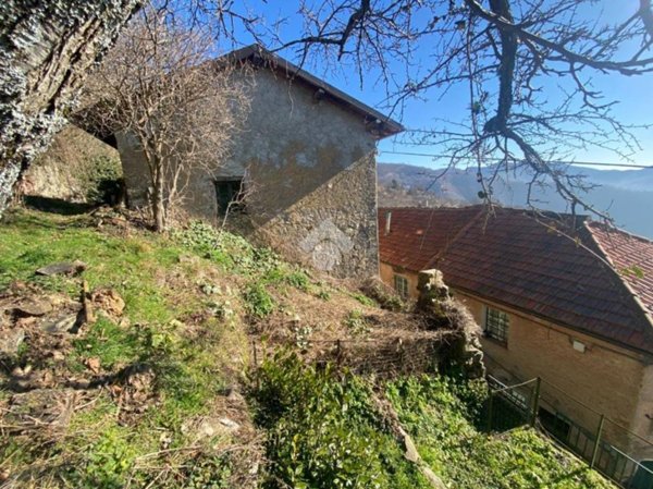 casa indipendente in vendita a Valbrevenna