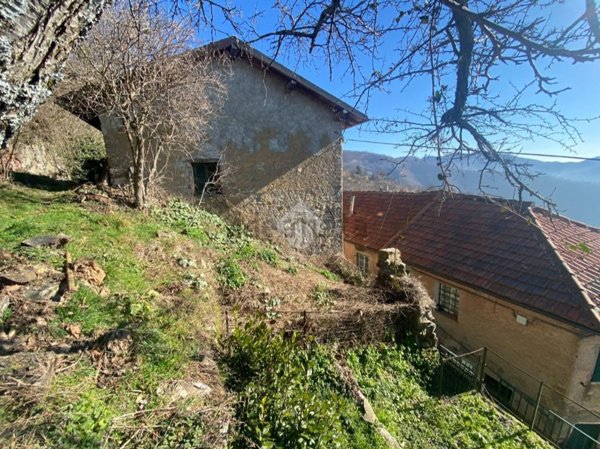 casale in vendita a Valbrevenna