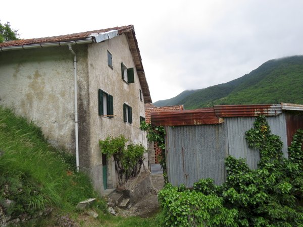 casa indipendente in vendita a Valbrevenna