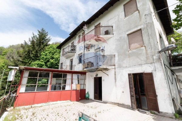 casa indipendente in vendita a Valbrevenna