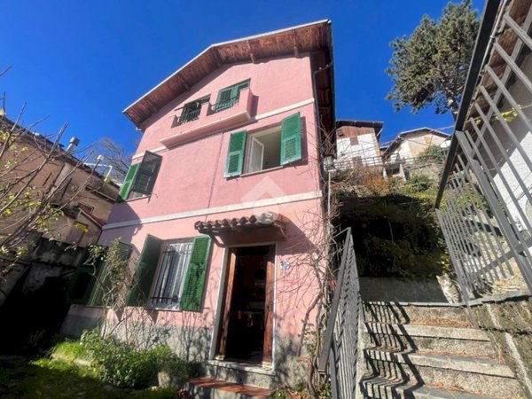 casa indipendente in vendita a Valbrevenna