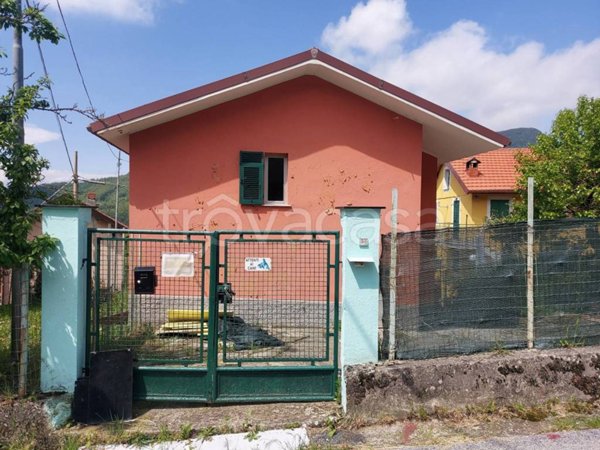 casa indipendente in vendita a Valbrevenna