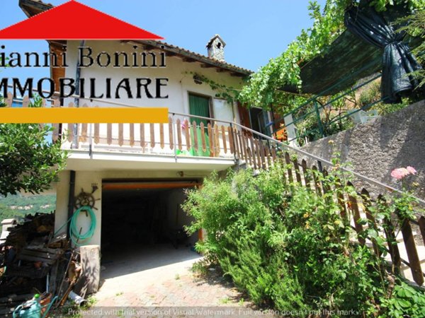 casa indipendente in vendita a Valbrevenna in zona Nenno