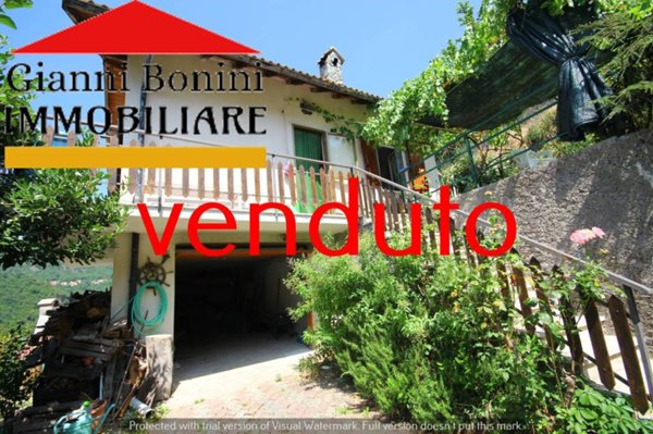 casa indipendente in vendita a Valbrevenna