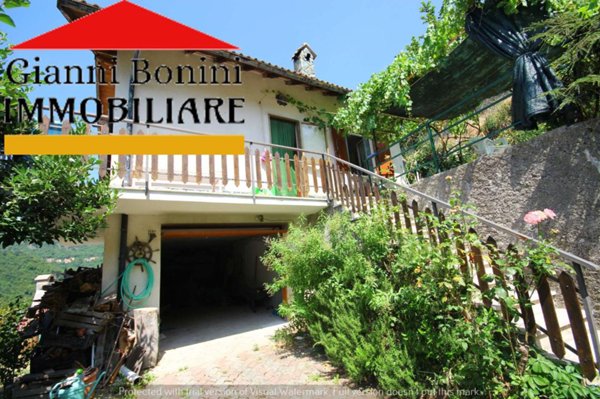casa indipendente in vendita a Valbrevenna