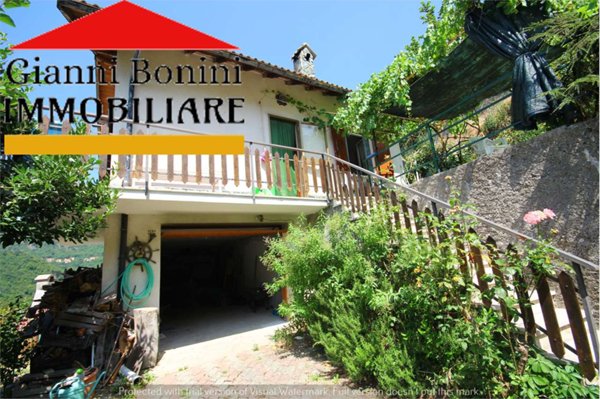 casa indipendente in vendita a Valbrevenna