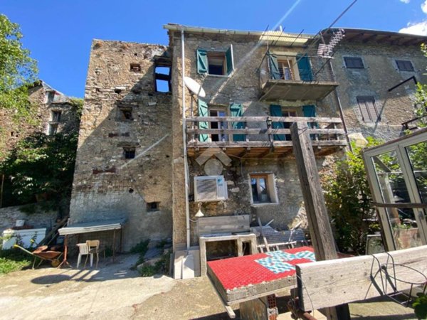 casa indipendente in vendita a Valbrevenna in zona Tonno
