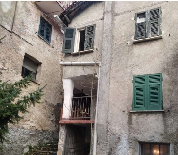 casa indipendente in vendita a Valbrevenna