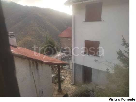 casa indipendente in vendita a Valbrevenna