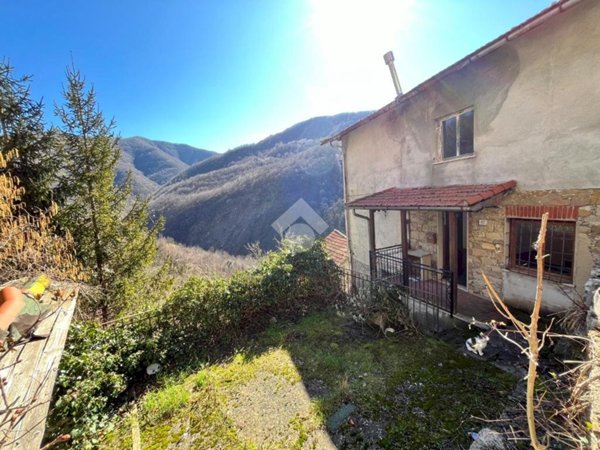 casa indipendente in vendita a Valbrevenna