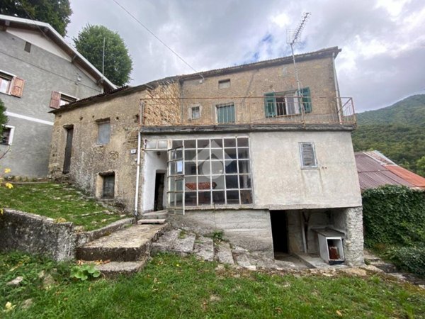 casa indipendente in vendita a Valbrevenna