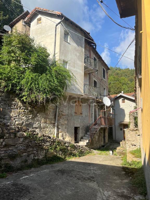 appartamento in vendita a Valbrevenna