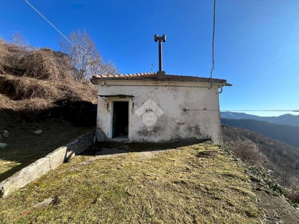 casa indipendente in vendita a Valbrevenna