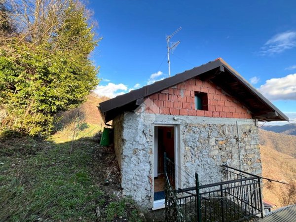 casa indipendente in vendita a Valbrevenna