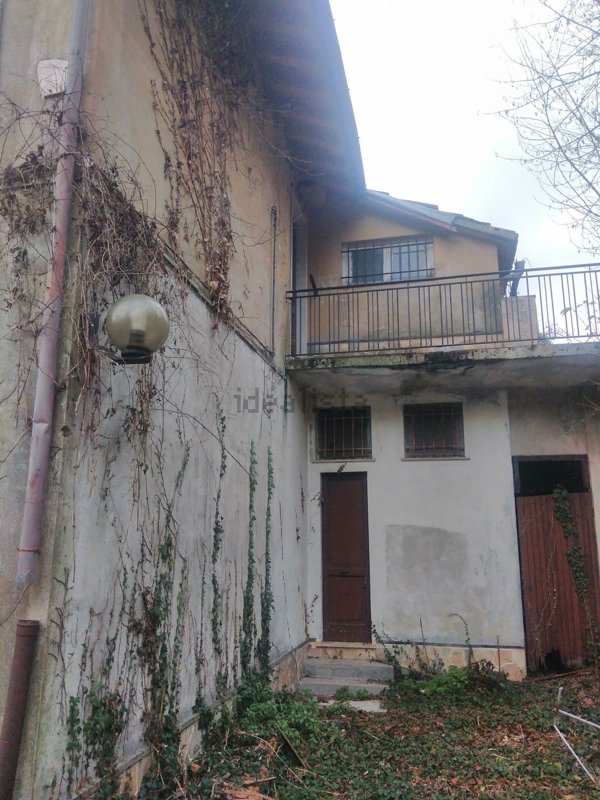 casa indipendente in vendita a Valbrevenna in zona Nenno