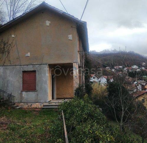 casa indipendente in vendita a Valbrevenna