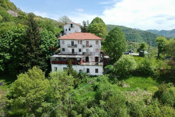 casa semindipendente in vendita a Valbrevenna
