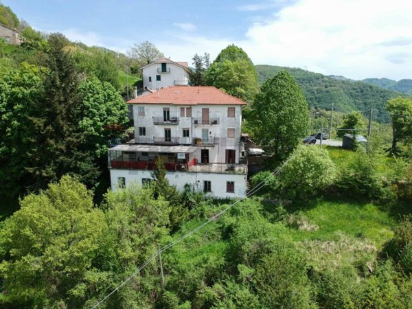 casa semindipendente in vendita a Valbrevenna