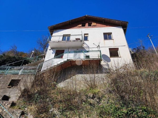 casa indipendente in vendita a Valbrevenna