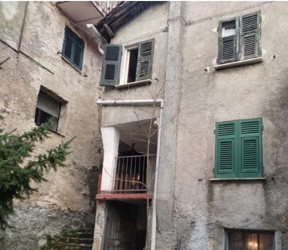 casa indipendente in vendita a Valbrevenna