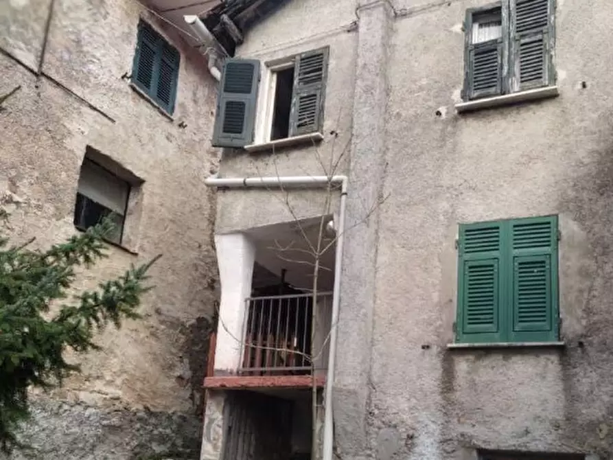 casa indipendente in vendita a Valbrevenna