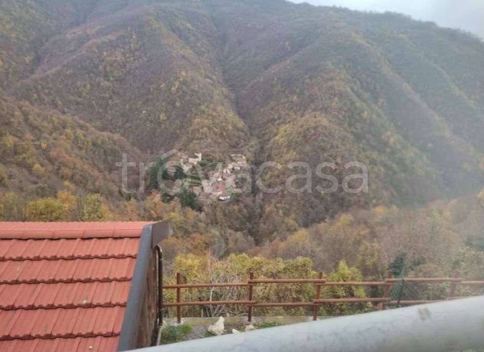 casa indipendente in vendita a Valbrevenna