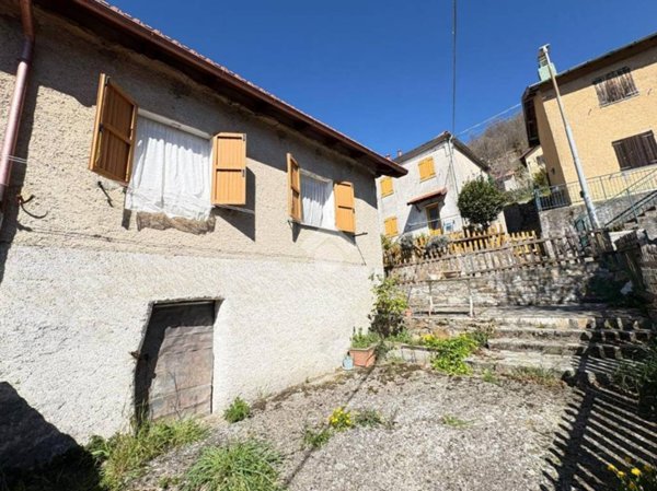 casa indipendente in vendita a Valbrevenna