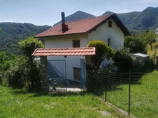 casa indipendente in vendita a Valbrevenna in zona Nenno