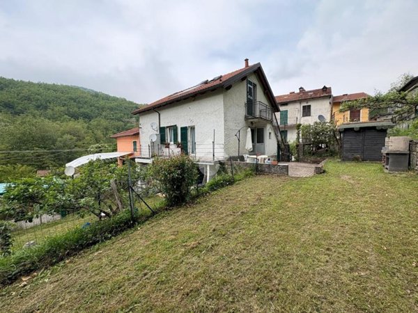 casa indipendente in vendita a Valbrevenna in zona Nenno