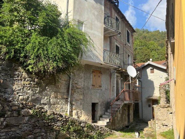 casa indipendente in vendita a Valbrevenna