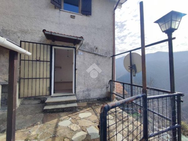 casa indipendente in vendita a Valbrevenna