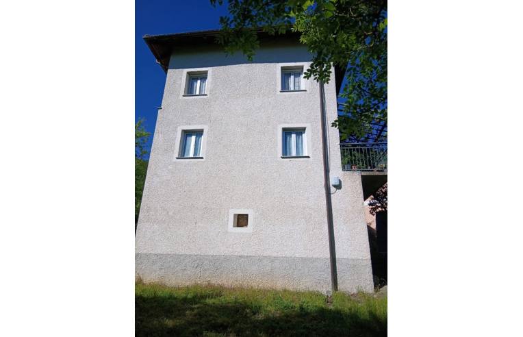 casa indipendente in vendita a Valbrevenna