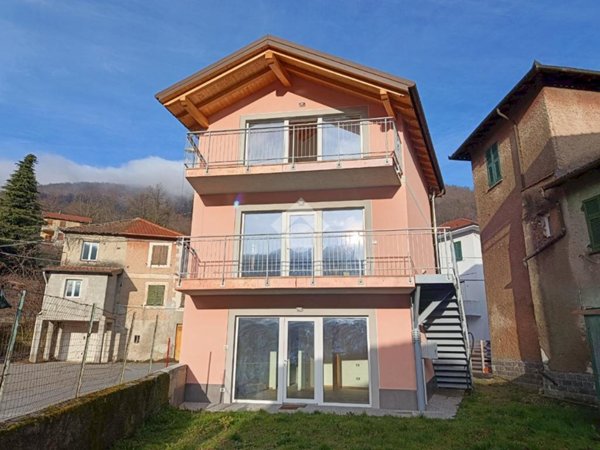casa indipendente in vendita a Valbrevenna in zona Nenno