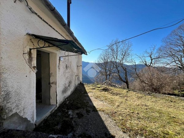 casa indipendente in vendita a Valbrevenna