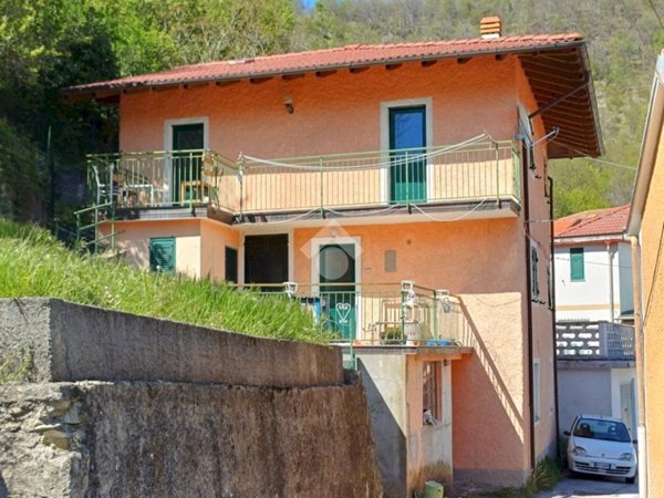 casa indipendente in vendita a Vobbia in zona Vigogna