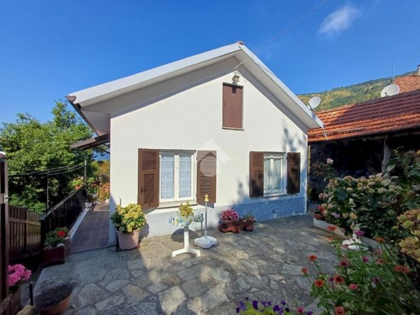casa indipendente in vendita a Vobbia in zona Vallenzona