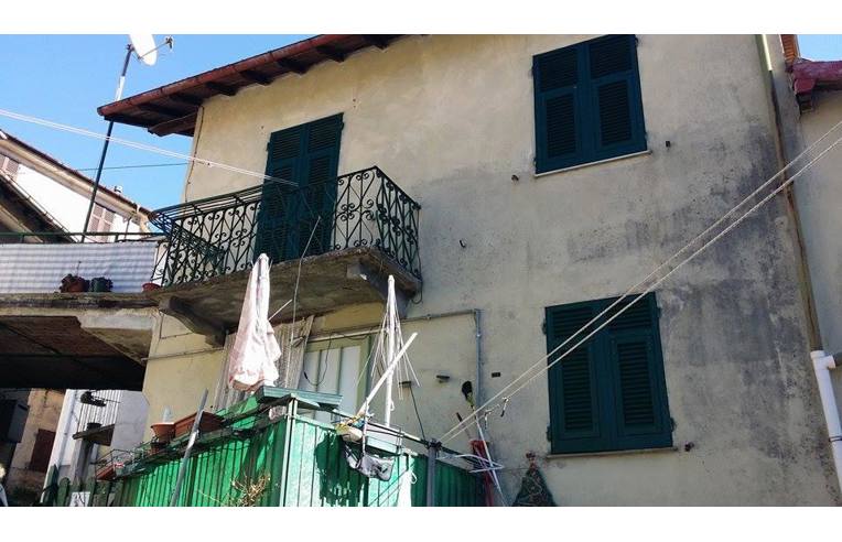 casa indipendente in vendita a Vobbia