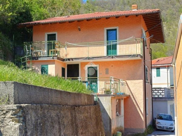 casa indipendente in vendita a Vobbia in zona Vigogna