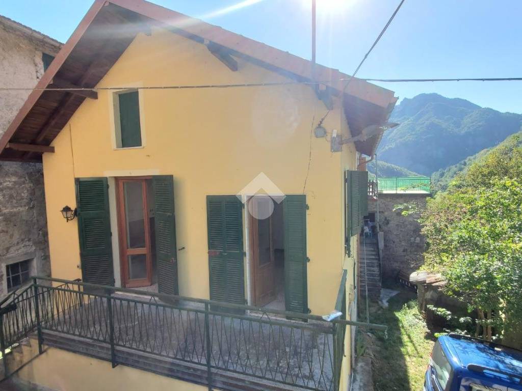 casa semindipendente in vendita a Vobbia