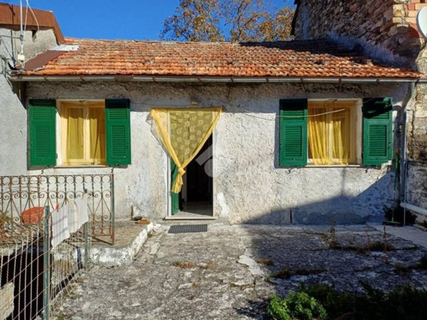 casa semindipendente in vendita a Vobbia in zona Vallenzona