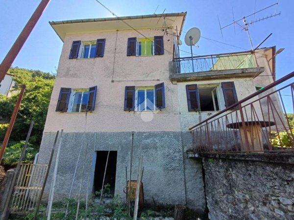 casa indipendente in vendita a Vobbia in zona Vallenzona