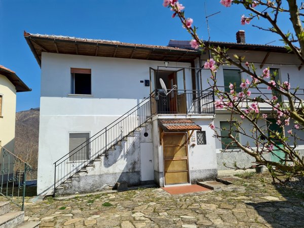 appartamento in vendita a Vobbia in zona Selva