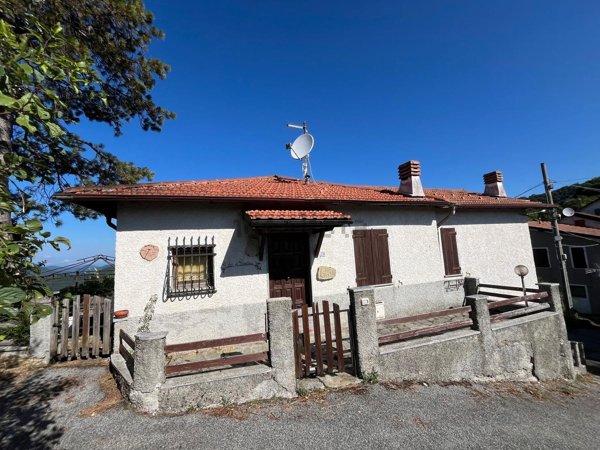 casa indipendente in vendita a Vobbia in zona Caprieto